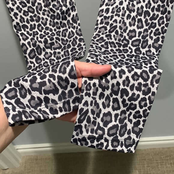 New without tags, EUC Kiragrace animal print leggings, size XS - Picture 7 of 7